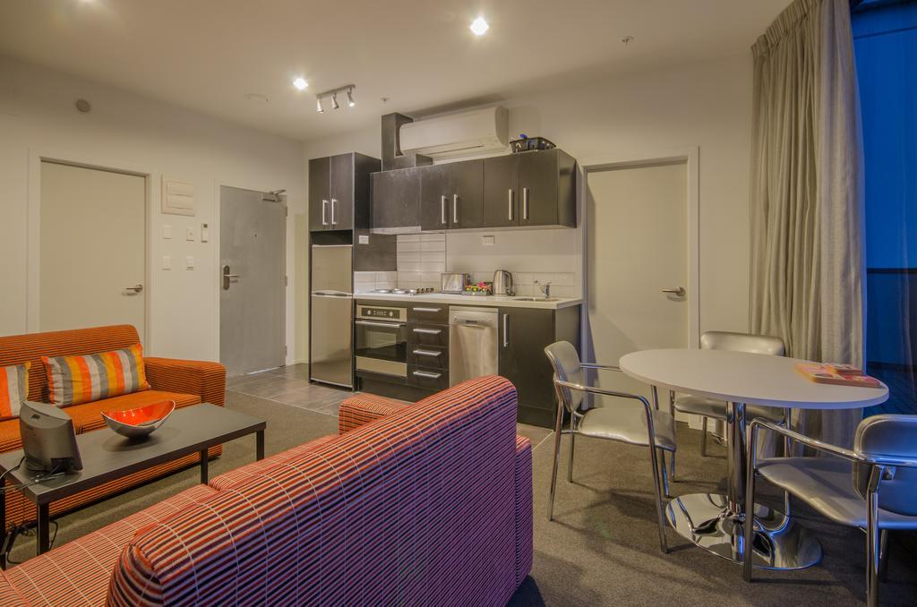 Ramada Suites By Wyndham Auckland - Federal Street Bilik gambar